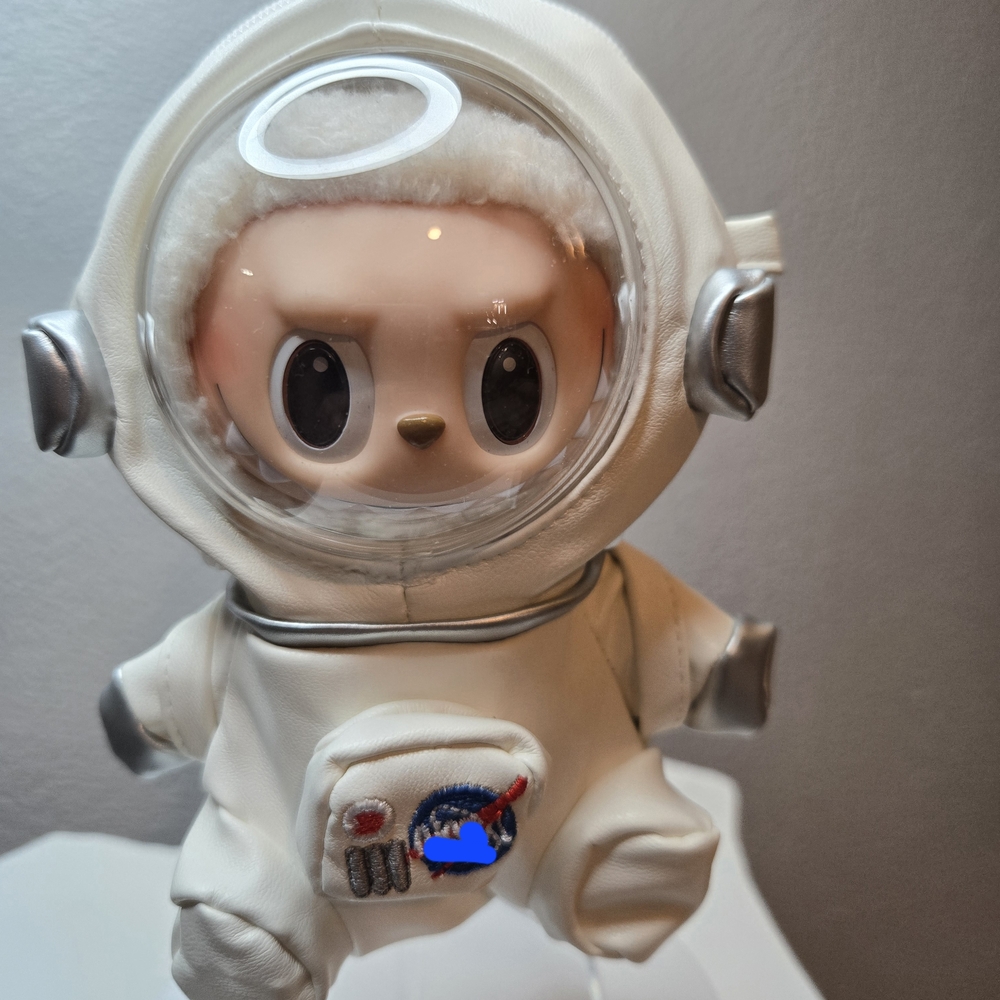 Astronaut Labubu Outfit Comes With Chain If You Want To Wear It Cross Body.